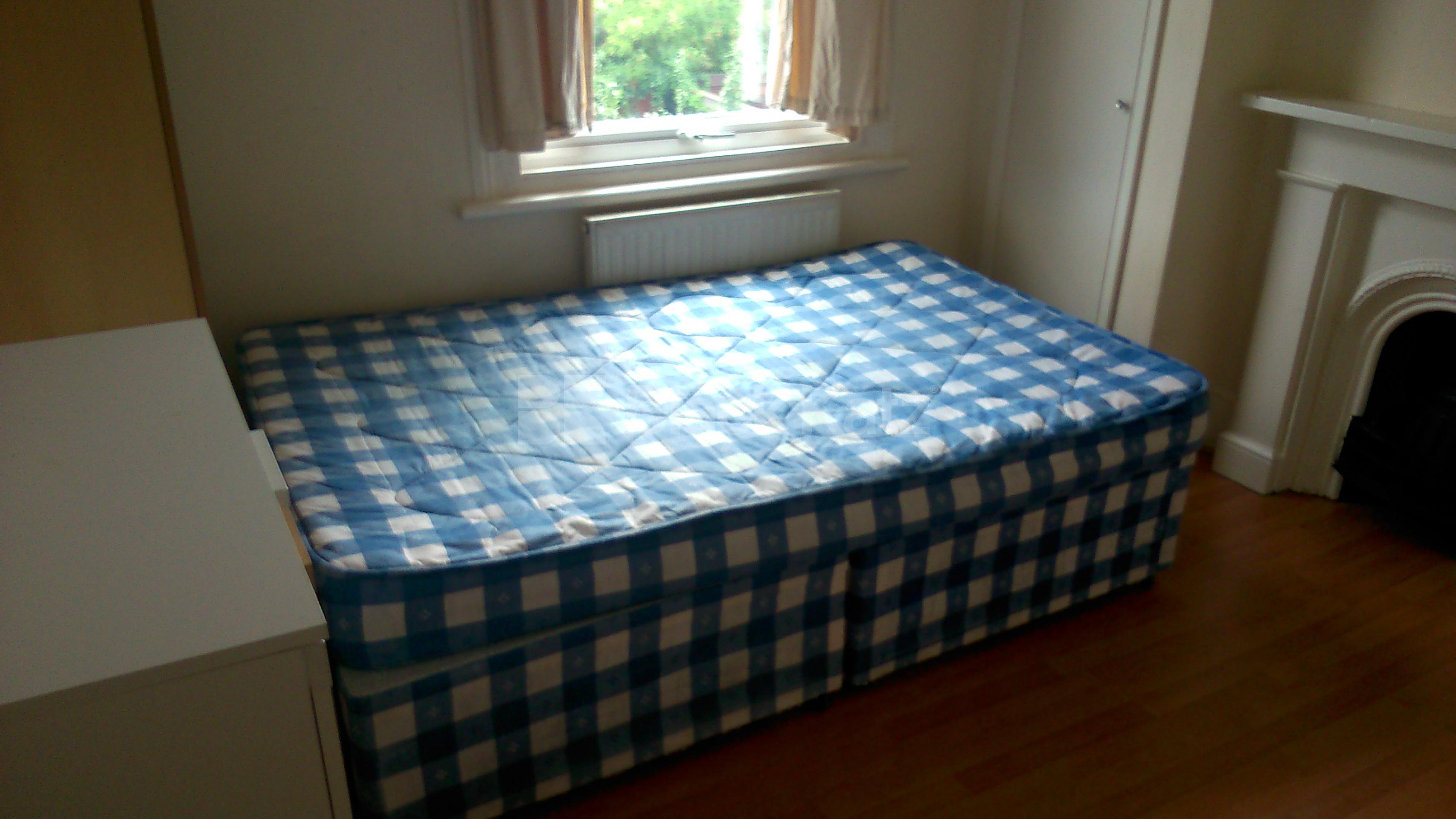 			NEW INSTRUCTION, 3 Bedroom, 1 bath, 1 reception Flat			 The Vale, Acton W3